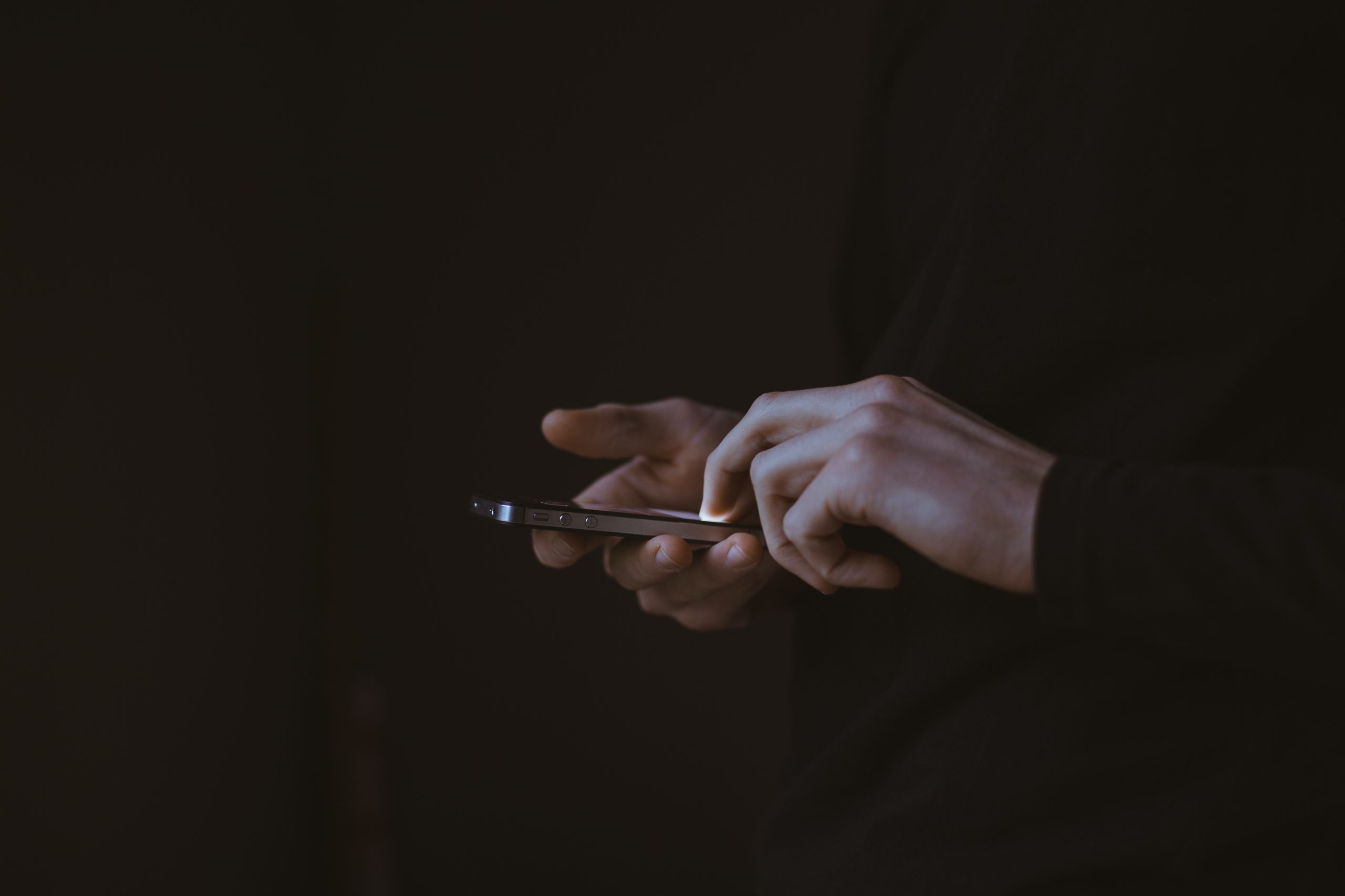 gilles-lambert-pb_lF8VWaPU-unsplash-min